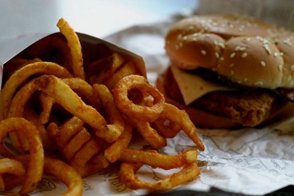 cause and effect of popularity of fast food restaurants essay